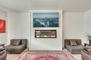 TV, fireplace