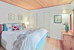 3 chambres, fer et planche à repasser, Wi-Fi, draps fournis