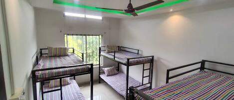 Dortoir Partagé | Bureau, Wi-Fi gratuit