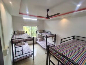 Basic-fællessovesal | Skrivebord, gratis Wi-Fi