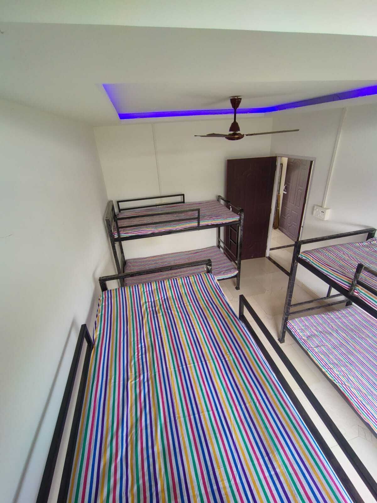 Basic Shared Dormitory | Desk, free WiFi