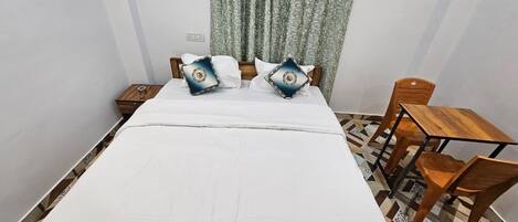 Economy Apartment | Desk, free WiFi