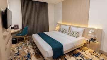 In-room safe, desk, laptop workspace