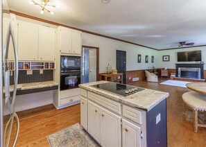Private kitchen - Traditional Home with Long Level Driveway offers media room and 4/2.5 (Cumming)