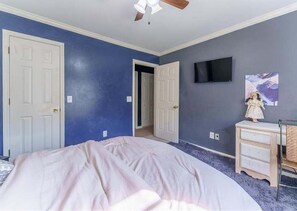 Free WiFi, bed sheets - Traditional Home with Long Level Driveway offers media room and 4/2.5 (Cumming)