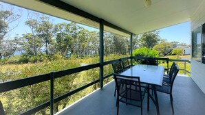 Outdoor dining - Yonder ~ Hear the Sound of Waves (Bendalong)