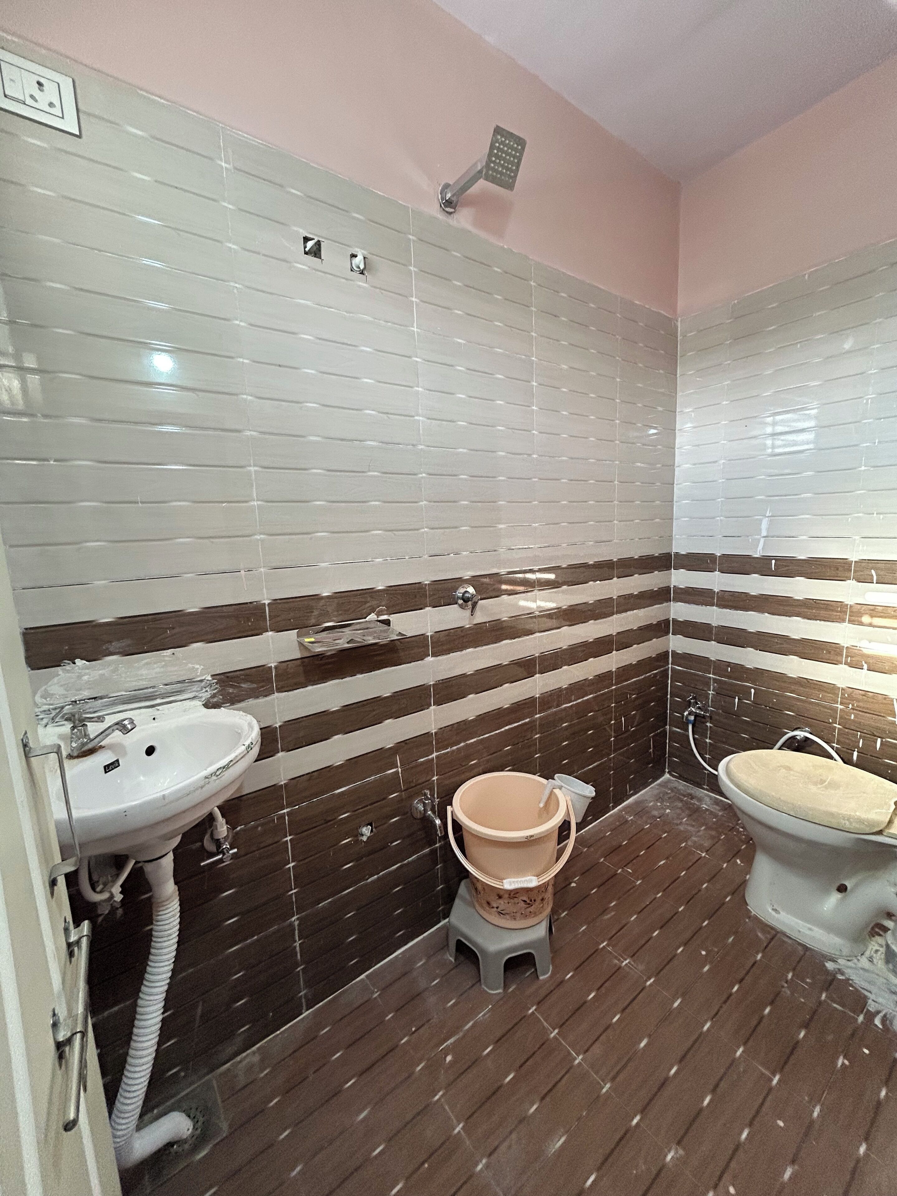 Shower, bidet, towels, soap