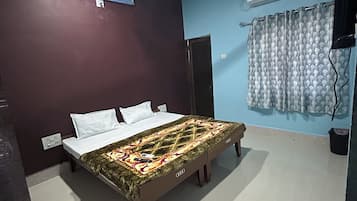 4 bedrooms, WiFi, bed sheets