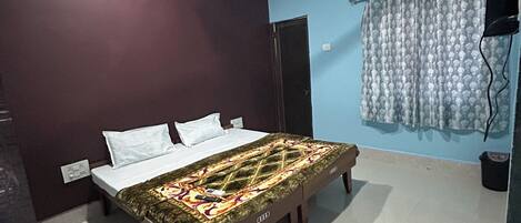 4 bedrooms, WiFi, bed sheets