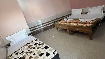 4 bedrooms, WiFi, bed sheets