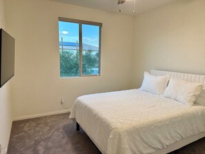4 habitaciones, tabla de planchar con plancha, wifi y ropa de cama 