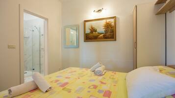 1 bedroom, free WiFi, bed sheets