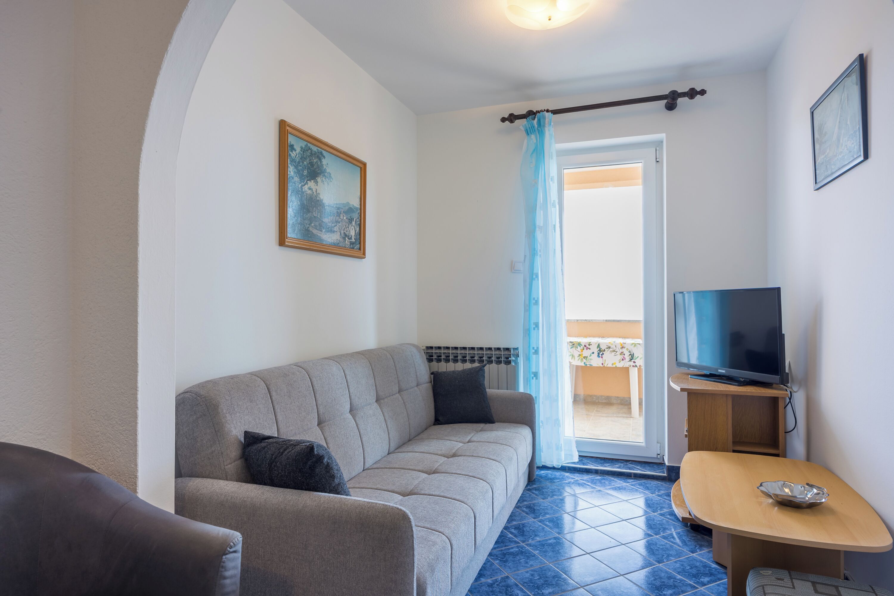 家庭公寓, 多间卧室 (Amalija Sea View Apartment 2) | 起居区 | 21-英寸纯平电视（配备卫星频道）