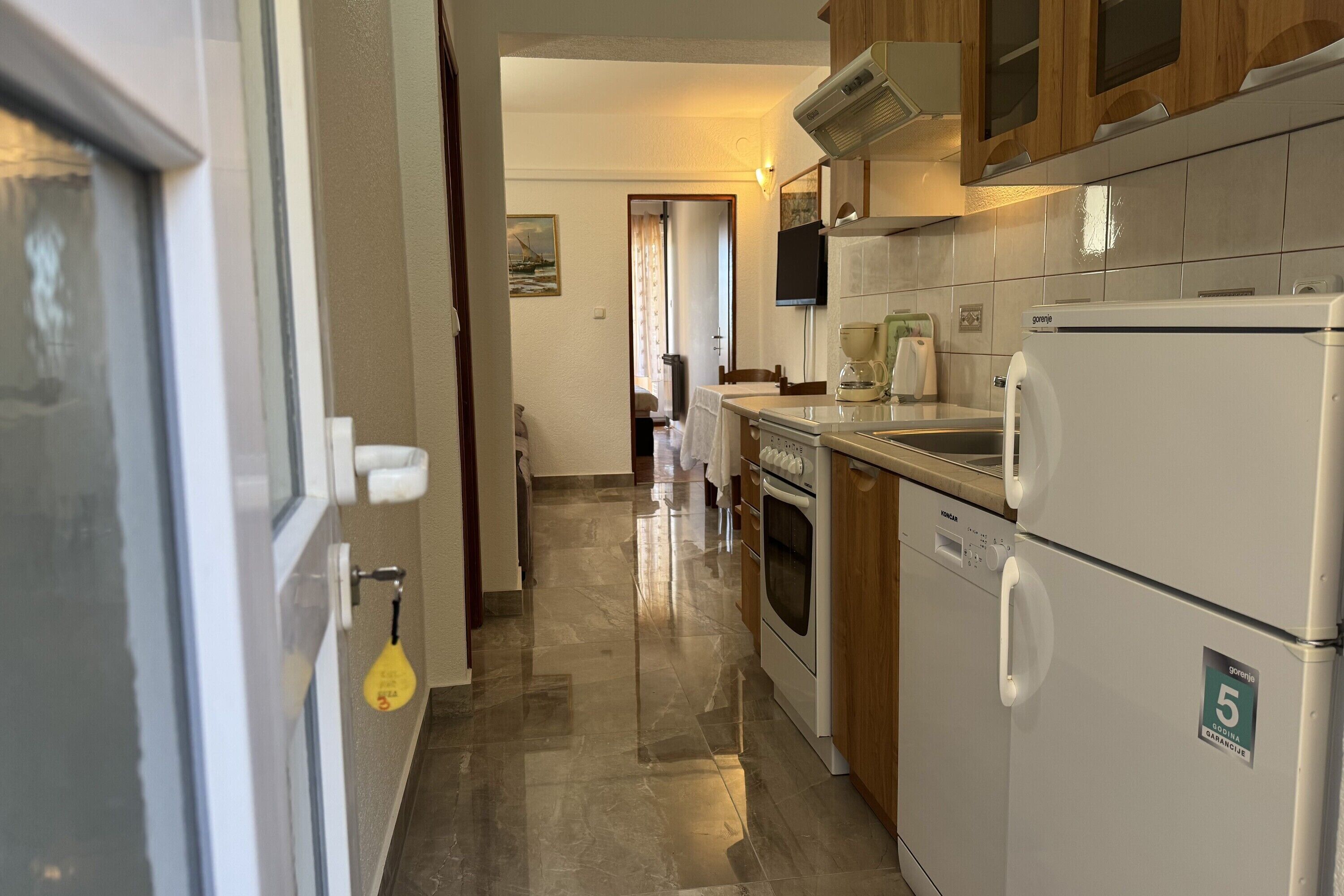 Departamento familiar, varias habitaciones (Amalija Sea View Apartment 3) | Cocina privada | Refrigerador, microondas, horno y parrilla de estufa 