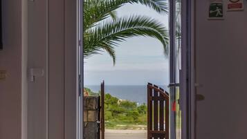 Appartamento familiare, camere multiple (Amalija Sea View Apartment 4) | Vista spiaggia/mare