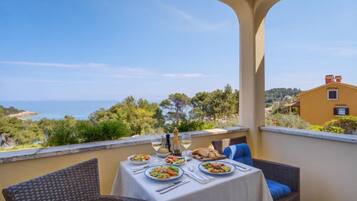 Familjelägenhet - flera sovrum (Amalija Sea View Apartment 2) | Terrass/Patio