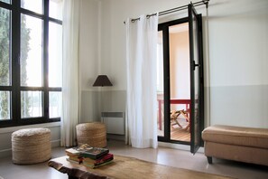 TV - magnificent 2 bedrooms with sea and salt marsh views (Porto-Vecchio)