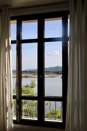 Interior - magnificent 2 bedrooms with sea and salt marsh views (Porto-Vecchio)
