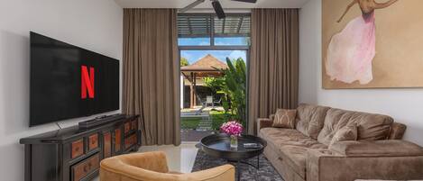 Comfort Villa, 2 Bedrooms, Pool View | Living area