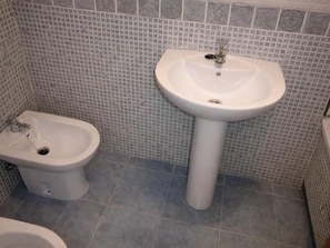 Shower, hair dryer, towels - Winahost Ático Viveiro (Viveiro)