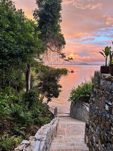 Beachfront Flat - Terrace, Garden - 30m to beach