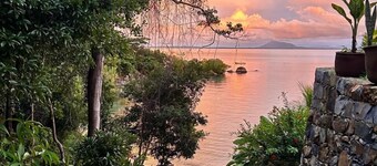 Beachfront Flat - Terrace, Garden - 30m to beach