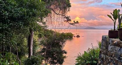 Beachfront Flat - Terrace, Garden - 30m to beach