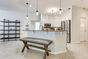 Frigorífic, microones, placa de cuina i rentaplats 
