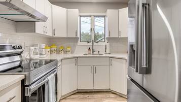 Fridge, stovetop, coffee/tea maker, toaster