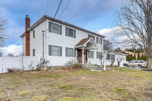 Exterior - Shop, Hike, Golf & Swim: Inviting Deer Park Escape (Deer Park)