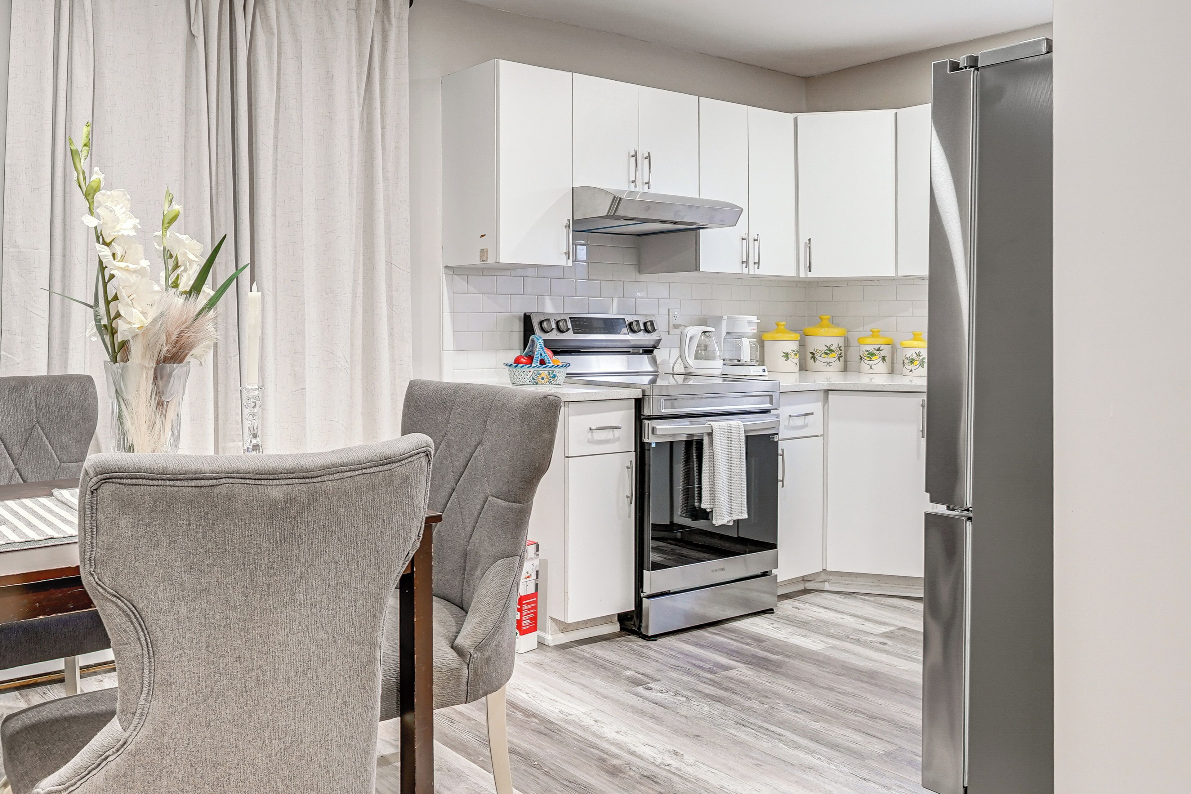 Fridge, stovetop, coffee/tea maker, toaster