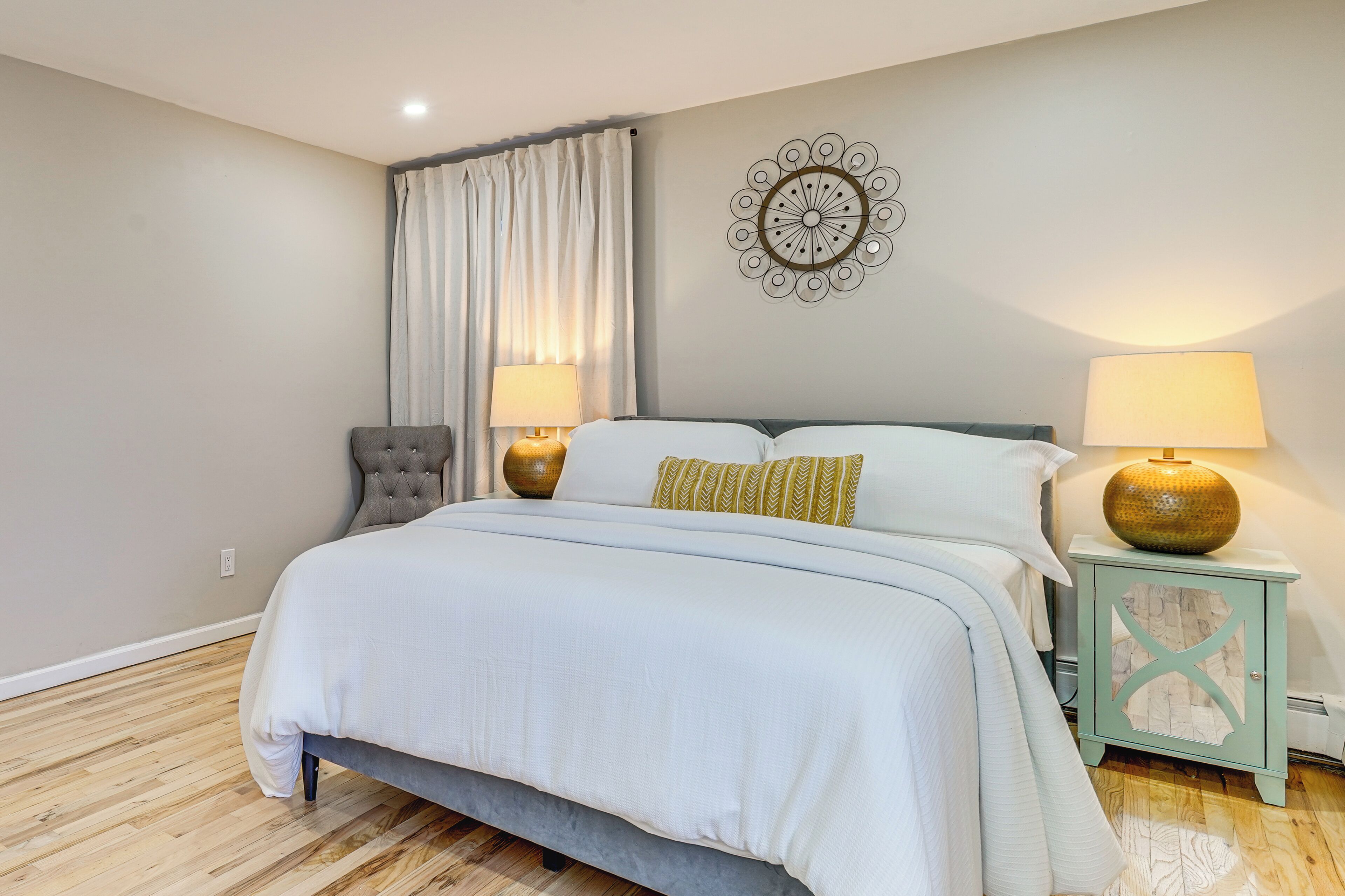 Iron/ironing board, internet, bed sheets