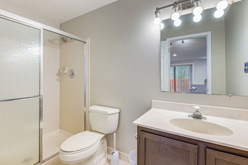 5 Mi to Main St! Cozy Couple's Escape in Laurel