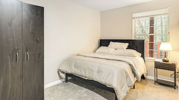 1 chambre, bureau, fer et planche à repasser, accès à Internet
