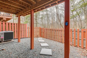 Property grounds - 5 Mi to Main St! Cozy Couple's Escape in Laurel (Laurel)