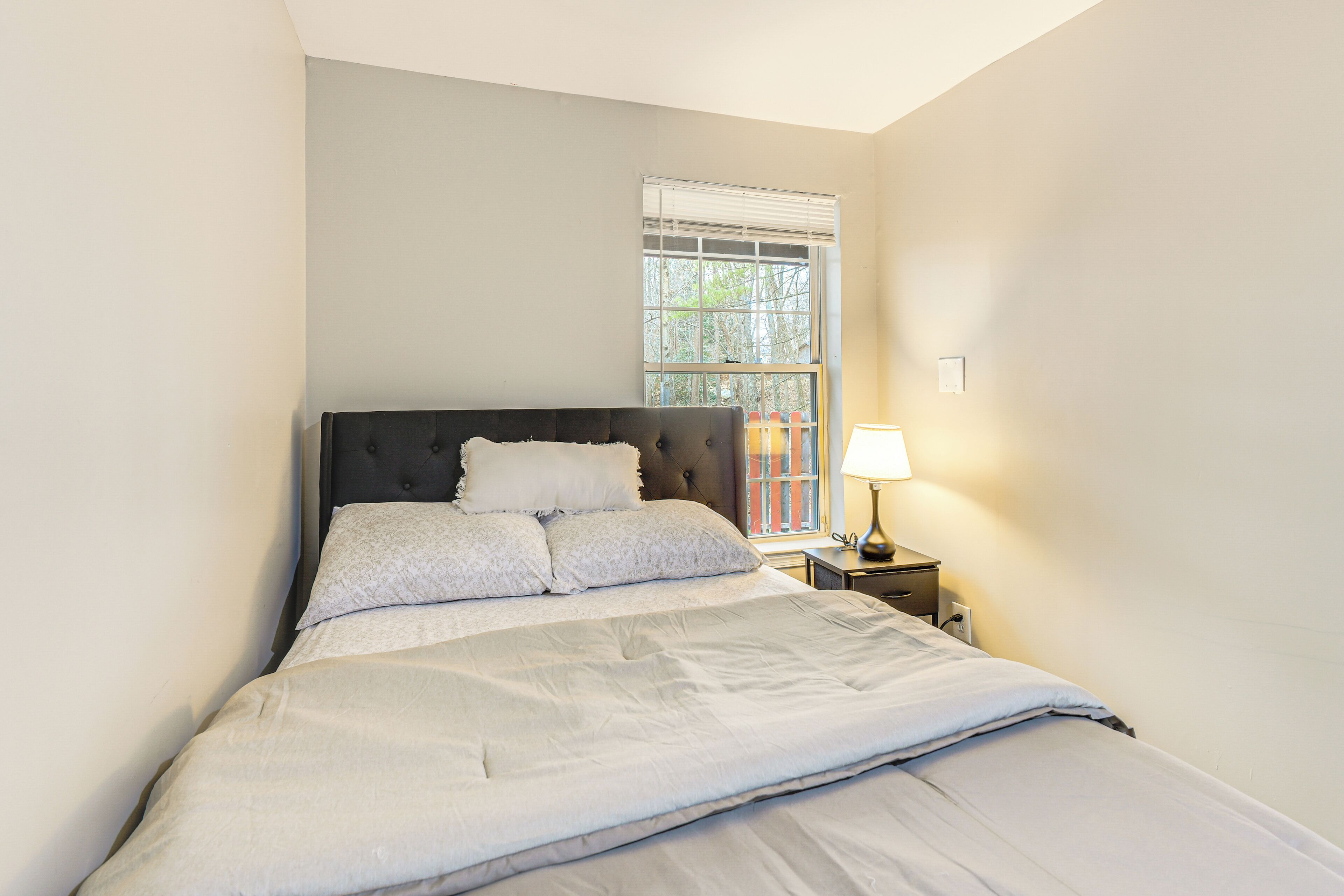 1 chambre, bureau, fer et planche à repasser, accès Internet