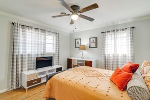 3 habitaciones, escritorio y tabla de planchar con plancha 