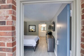 Strykejern/-brett, internettilgang og sengetøy