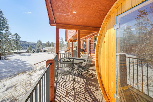 Outdoor dining - Ski, Hike & Relax: Pagosa Springs Gem w/ Sauna! (Pagosa Springs)