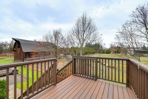 Property grounds - Olympic Mtn Views! Cozy Carriage House in Sequim (Sequim)