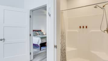 1 habitación, acceso a internet y ropa de cama