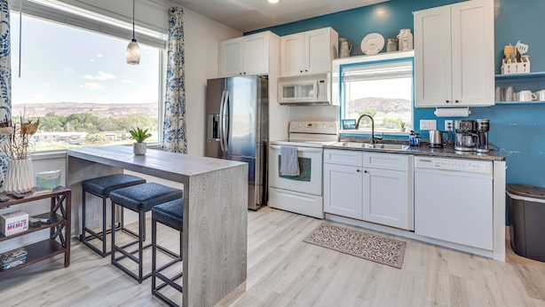 Coffee/tea maker, fridge, microwave, stovetop - 3 Mi to Kokopelli Trail: Outdoor Adventure Base (Loma)