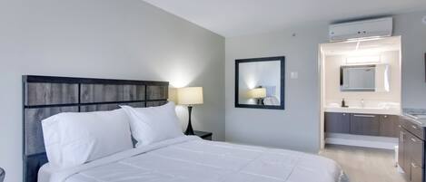 Ferros/tábuas de passar roupa, acesso à internet, roupa de cama