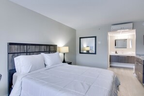 Strykejern/-brett, internettilgang og sengetøy