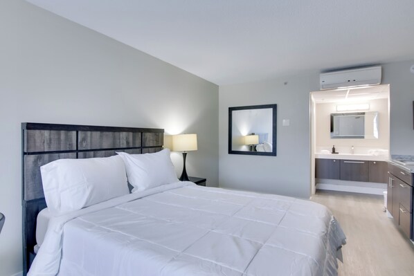 Tabla de planchar con plancha, Internet, ropa de cama