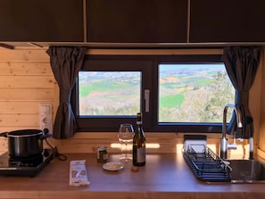 Fridge, coffee/tea maker, toaster, cookware/dishes/utensils - Intermezzo X by Tiny Away (Provincia di Pescara)