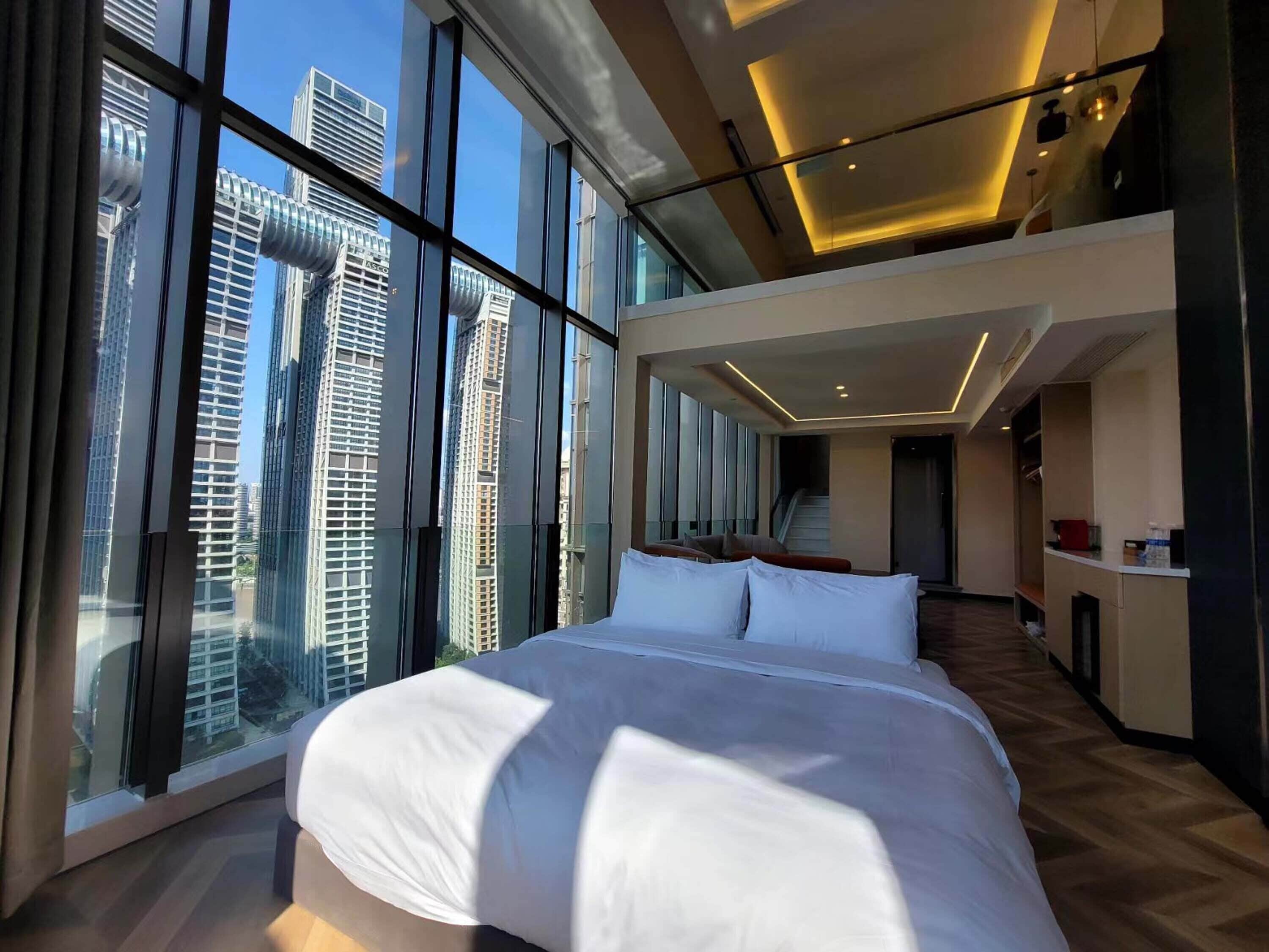 Signature Studio Suite, River View | Down duvets, blackout curtains, soundproofing, iron/ironing board