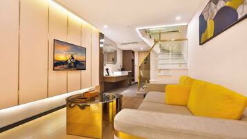 Traditional Studio Suite, City View | Down comforters, blackout drapes, soundproofing, iron/ironing board