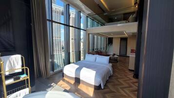 Signature Studio Suite, River View | Down comforters, blackout drapes, soundproofing, iron/ironing board