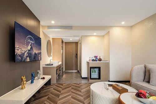 Traditional-Doppelzimmer, Stadtblick | Daunenbettdecken, Verdunkelungsvorhänge, schallisolierte Zimmer